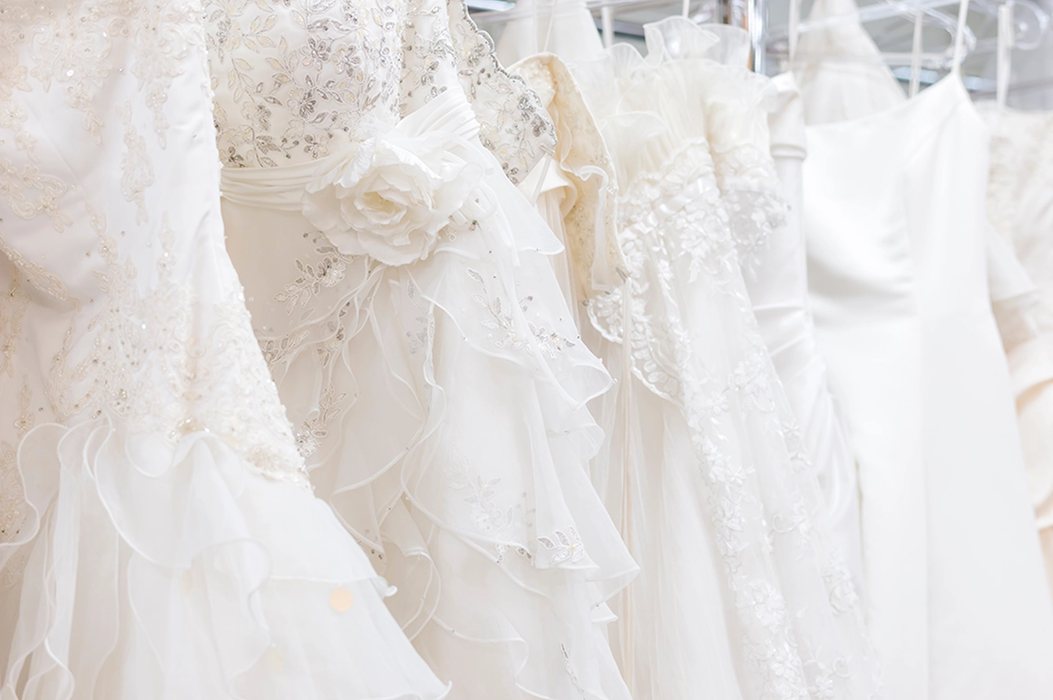 花嫁が振袖を着ている様子